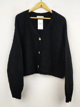 Buy online pre-used pre-loved 100% authentic & Original branded Primark (LS-8690) available in Pakistan. Top international brands avilable.